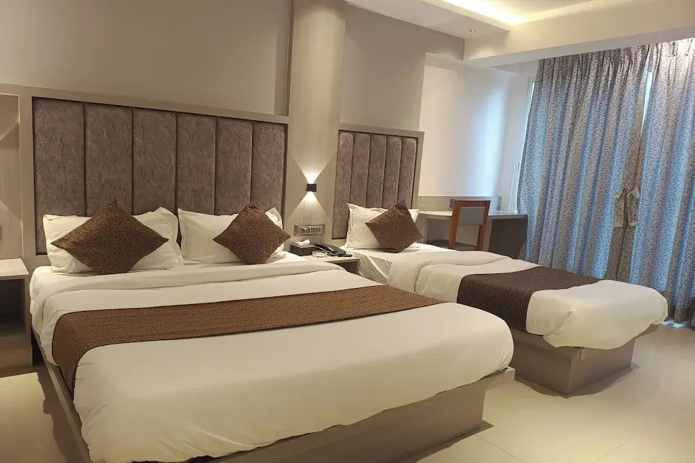 Deluxe Double room (full double bed)