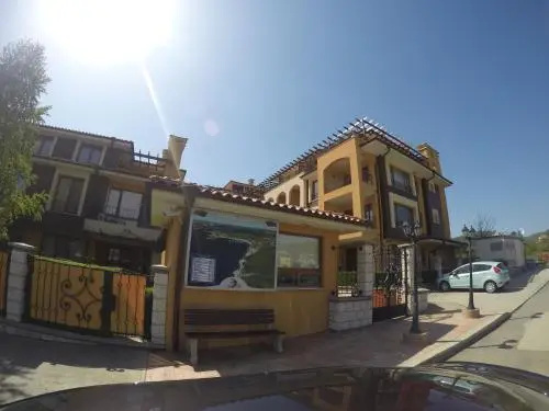 VP Marina Ville Studios