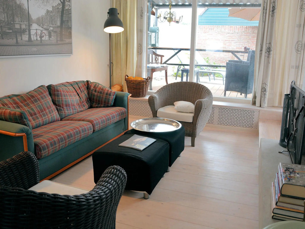 Lovely Holiday Home in Noordwijkerhout near Lake