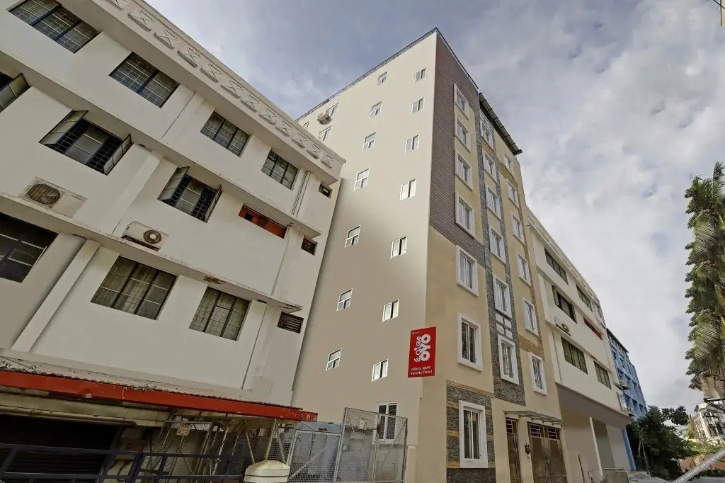 Varcity Pearl by OYO Rooms