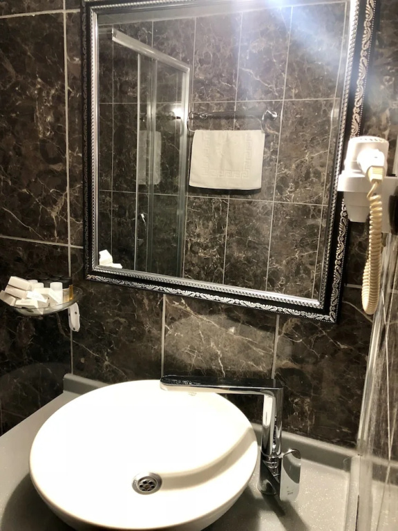 Standard Double room with city view (full double bed)