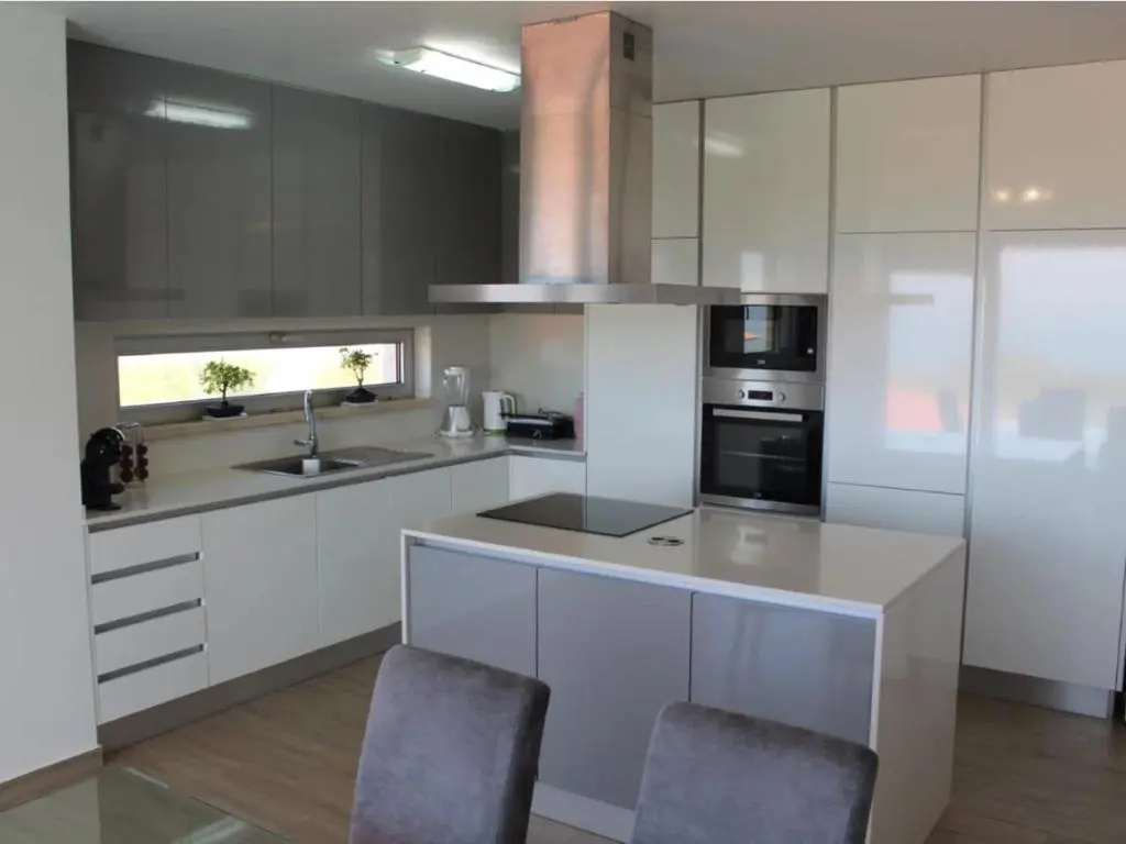 3 Bedrooms Apartment