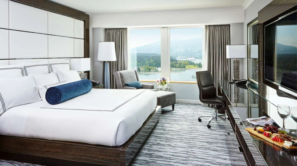 Standard Double Club room with harbour view (full double bed)