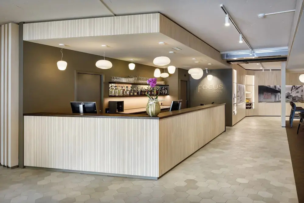 Lobby & Reception