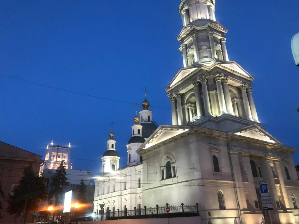 Modern luxury studio in the center of Kharkiv at Konstitutsii Square