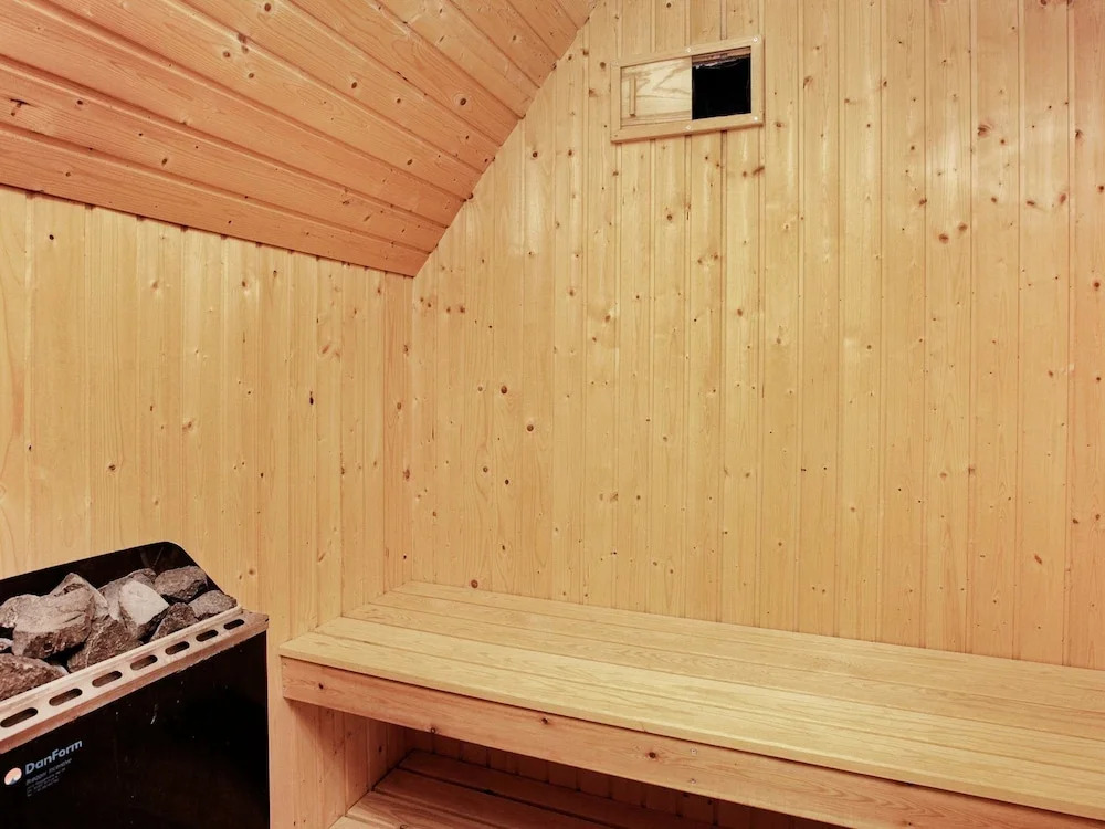 Alluring Holiday Home in Hvide Sande With Sauna - фото 11