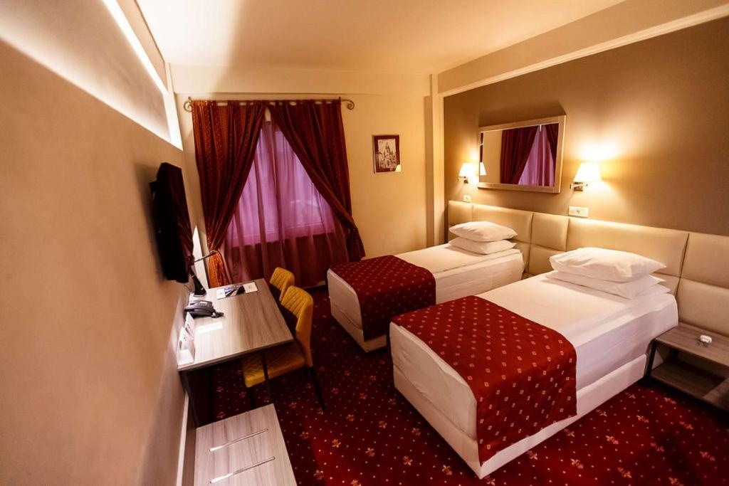 Standard Twin room (twin beds) — room photo 1