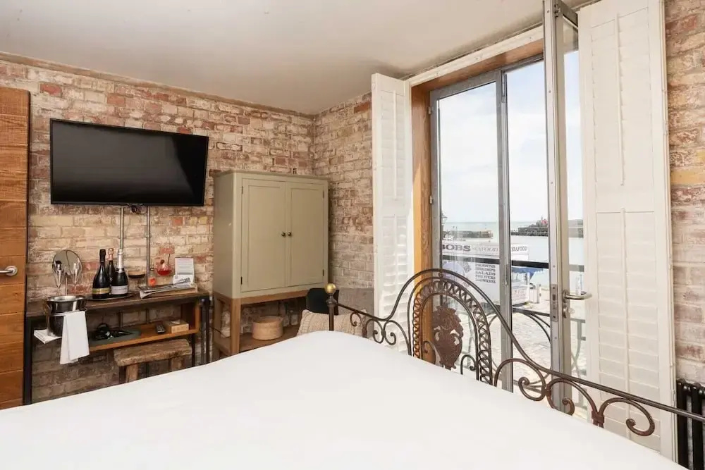 Standard Double room with sea view (full double bed)