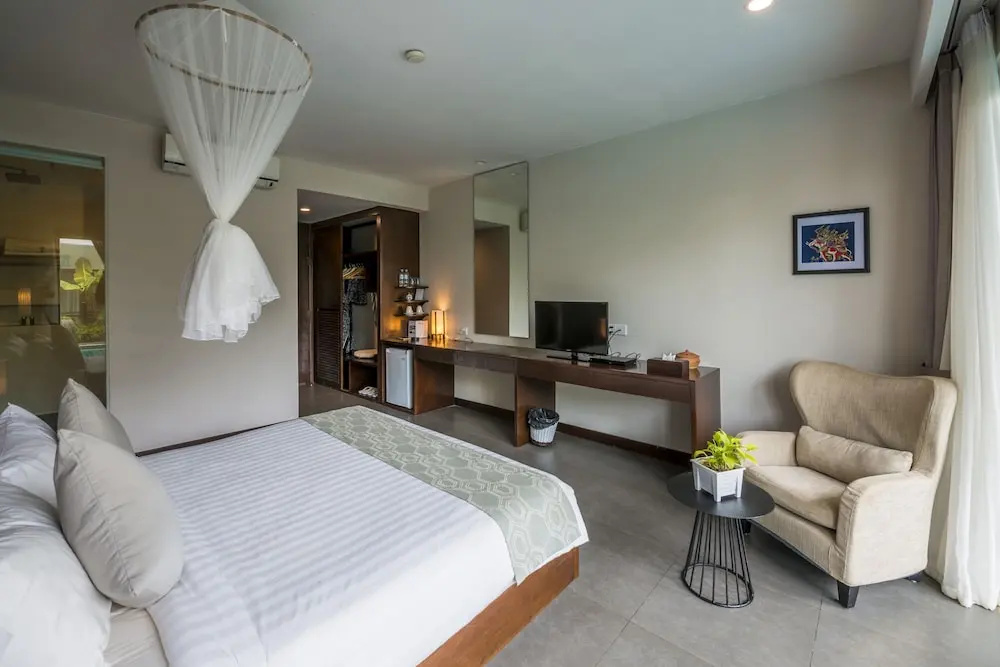 Premier room with balcony and with pool view