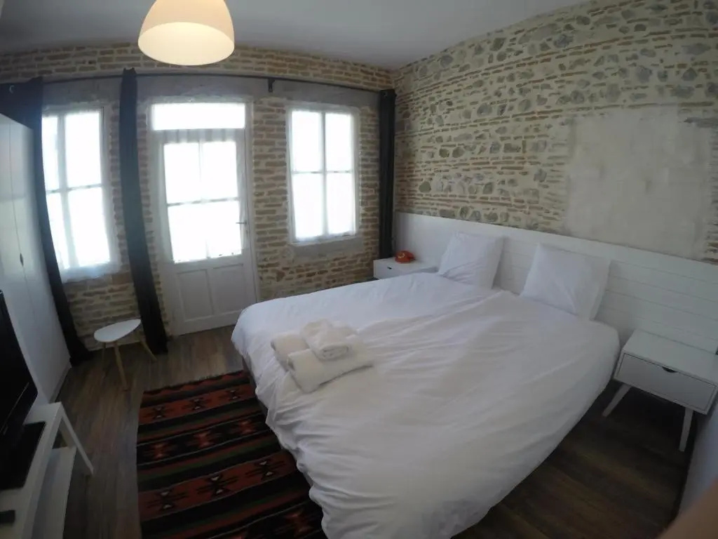 Standard Double room with balcony (full double bed)