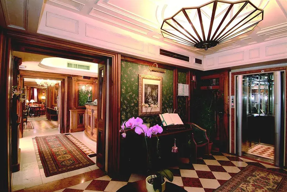 Lobby & Reception