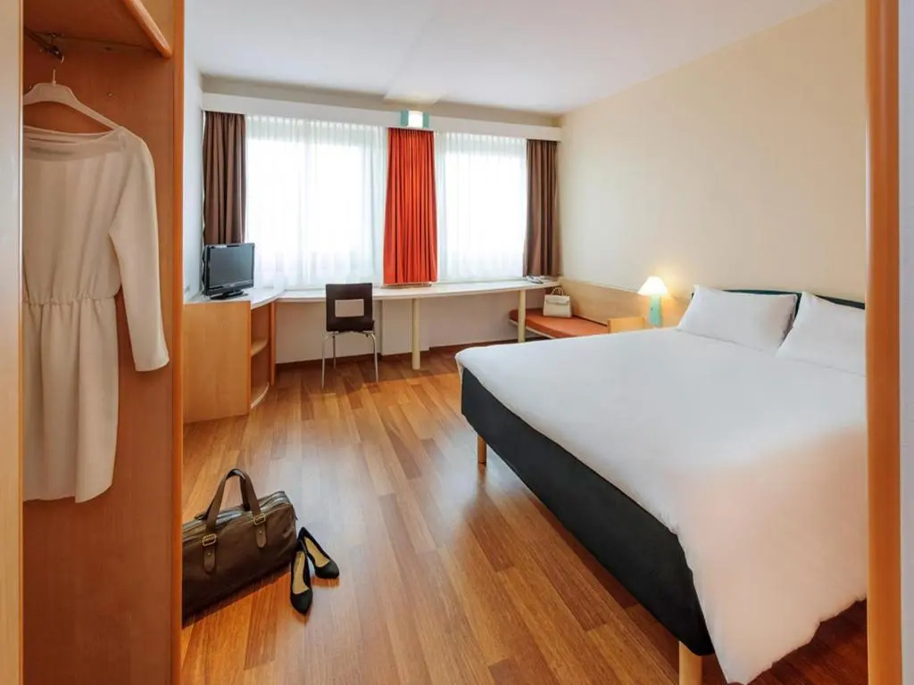 Double room (full double bed)