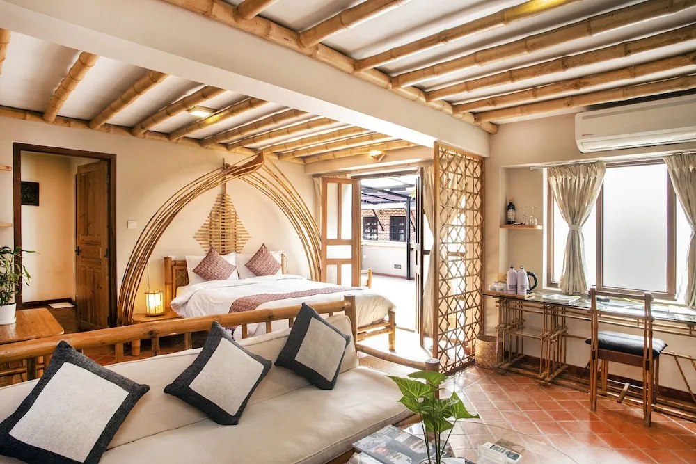 Deluxe Double room with courtyard view (full double bed)