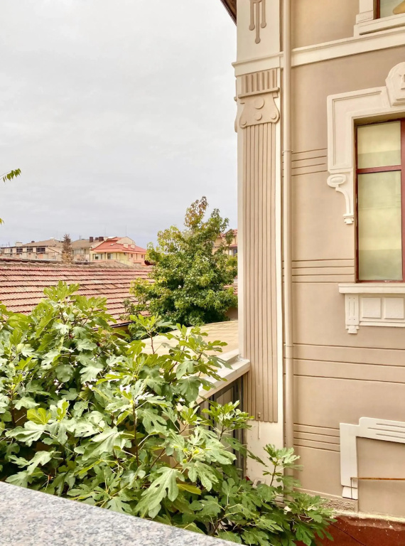 Spacious & Cozy 2 bed Apartment with Work Space & Fast Wi-fi