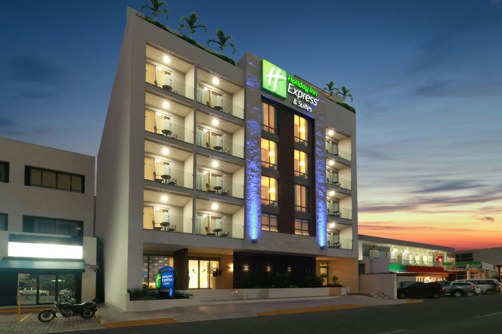 Holiday Inn Express & Suites Playa Del Carmen by IHG