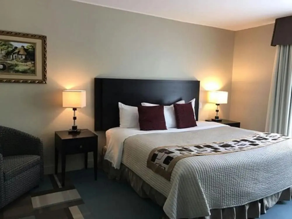 Classic Double room with balcony (full double bed)