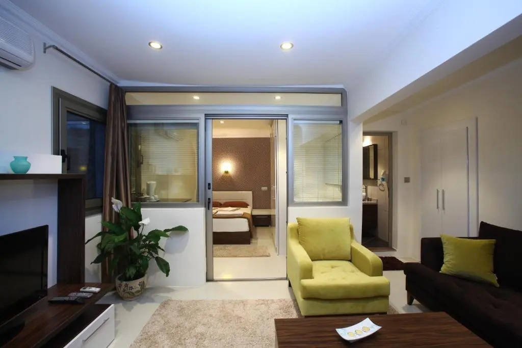 Deluxe Double room (full double bed)