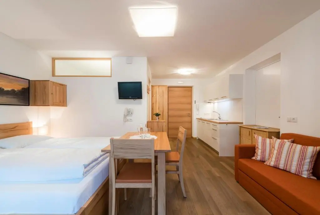 2 Bedrooms Apartment