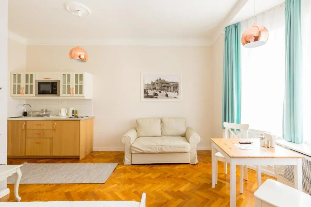 Deluxe Double Studio (full double bed)