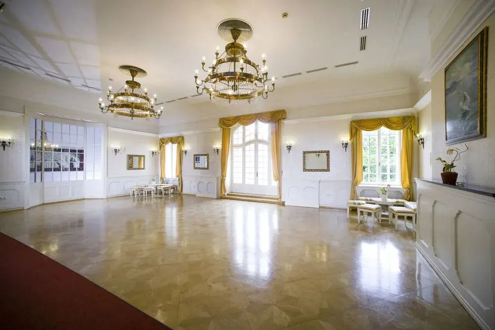 Lobby & Reception