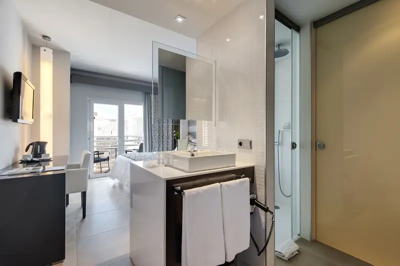 Superior Double room with balcony (full double bed)