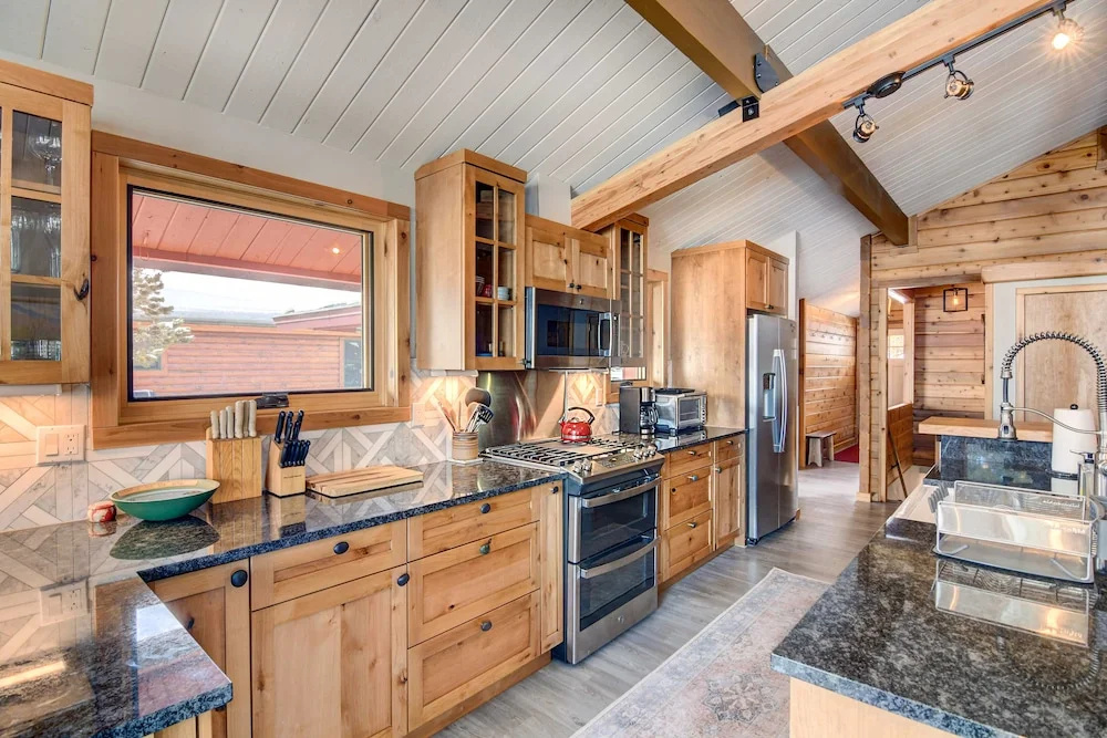 Hot Tub & Mtn Views: Waterfront Grand Lake Cabin! - фото 15