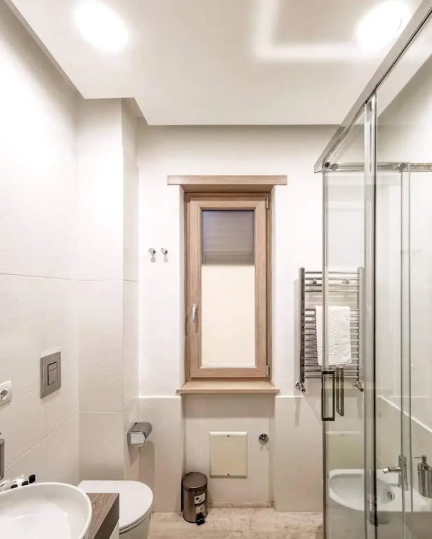 Comfort room with balcony