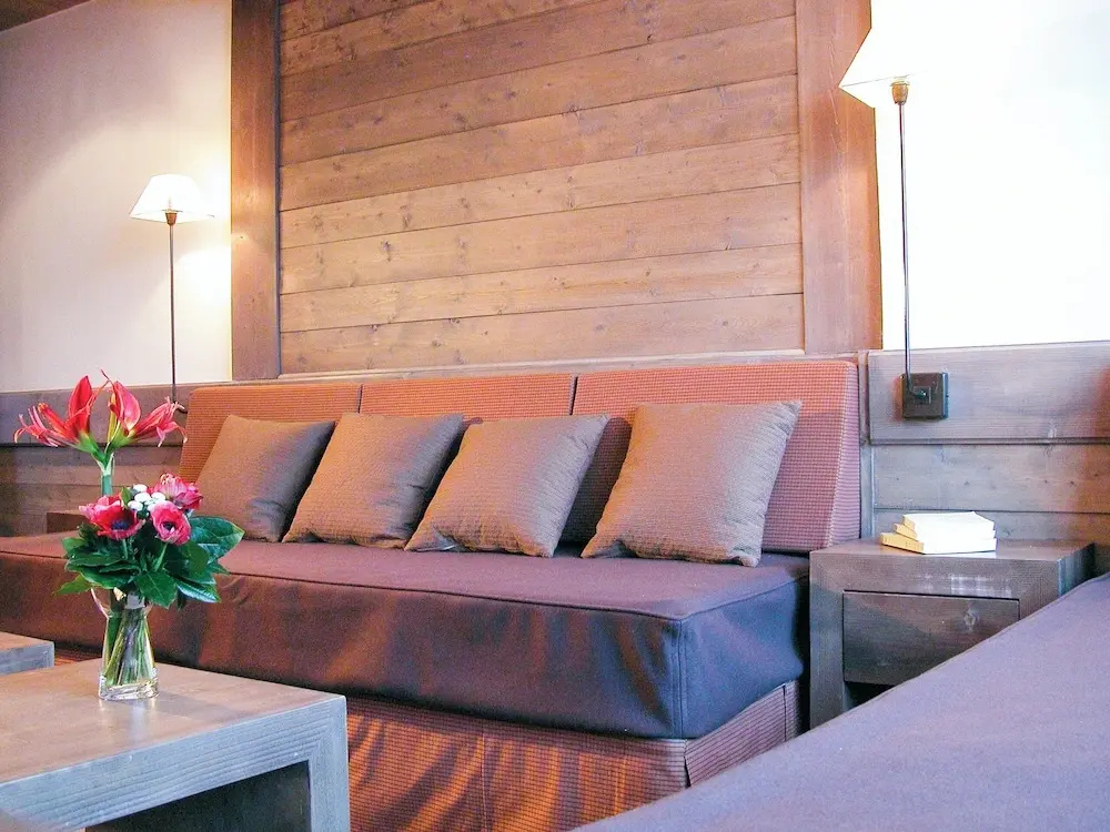 Standard Quadruple Family room with mountain view