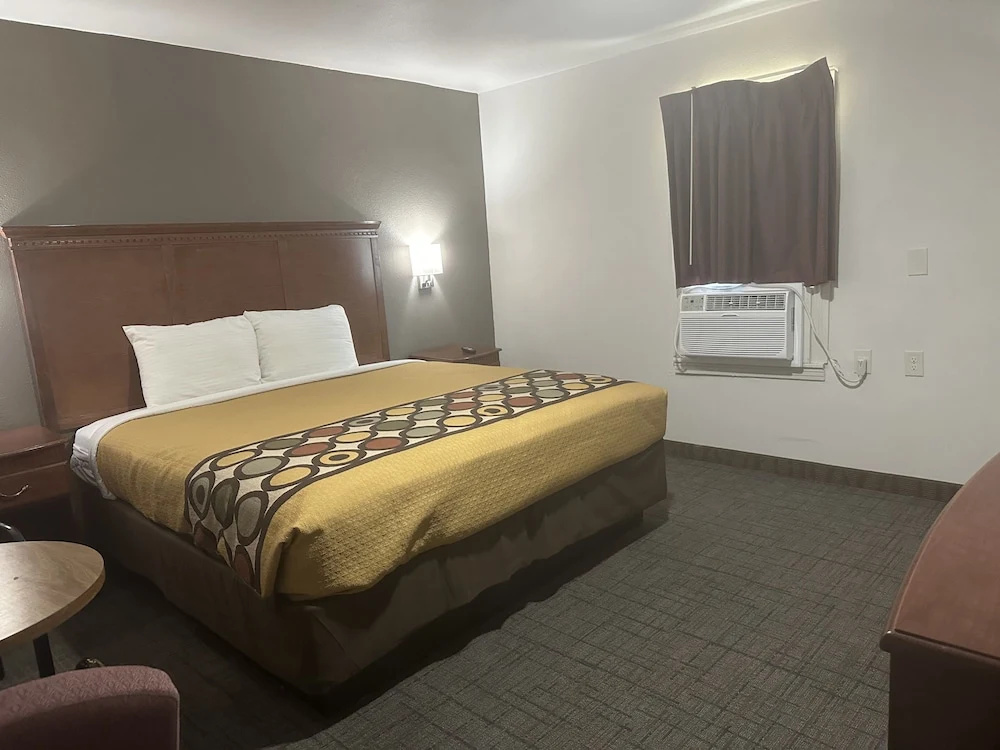 Deluxe Double room (full double bed)