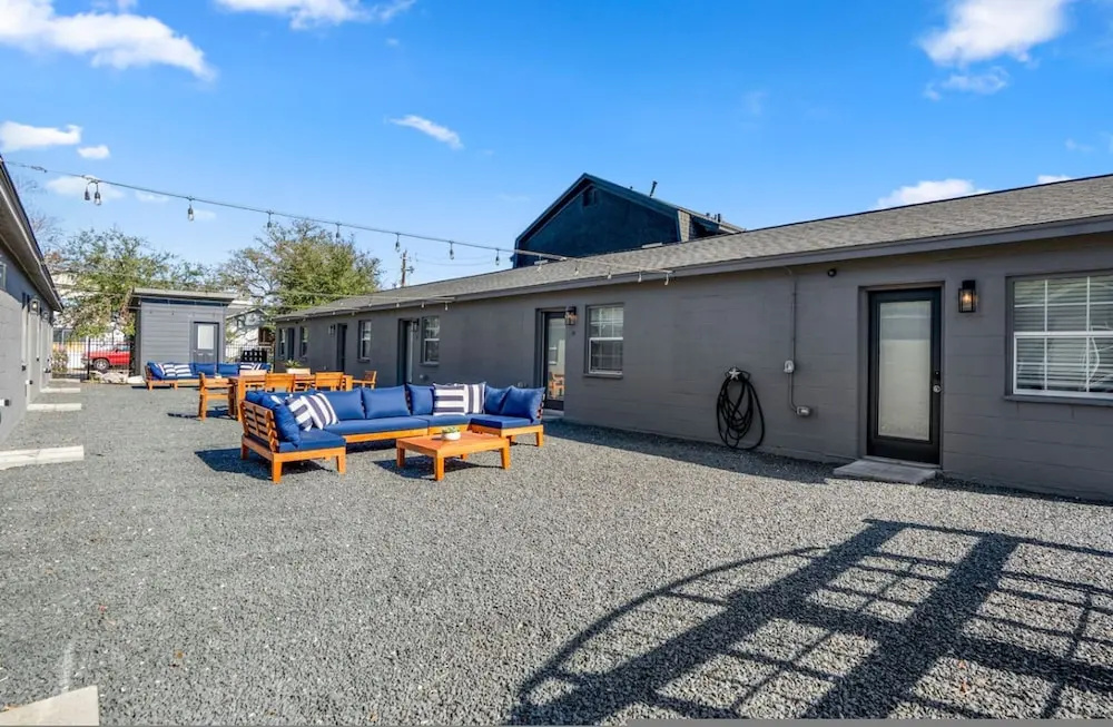 Urban Studio Retreat Near Downtown Houston