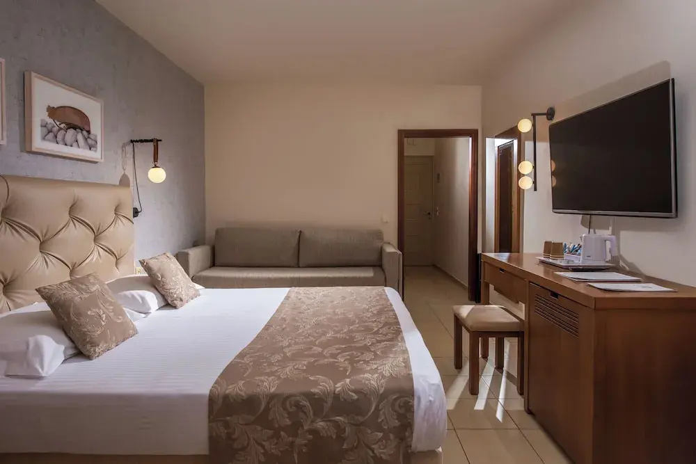 Quadruple room with garden/pool view