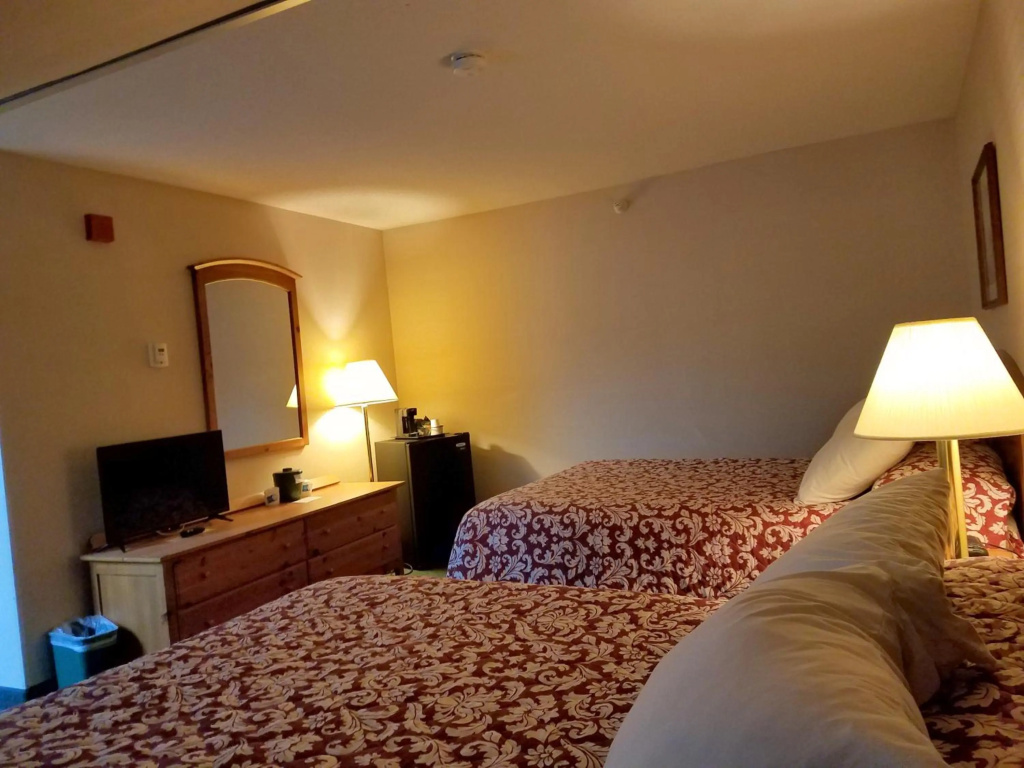 Commodores Inn — 4