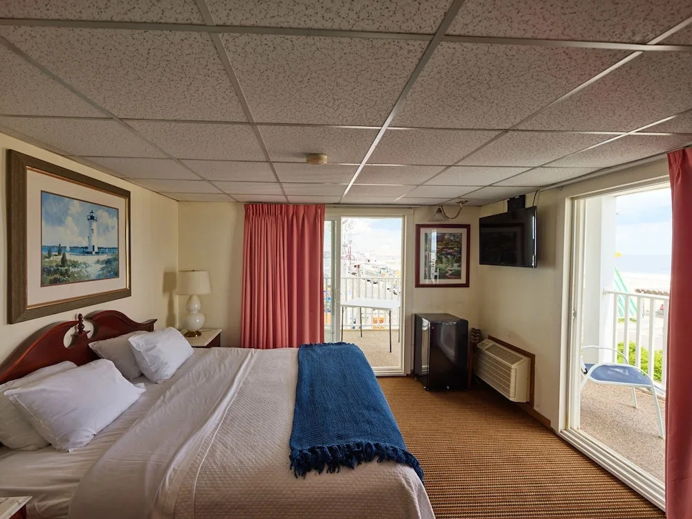 Standard Double room with balcony and with ocean view (full double bed)