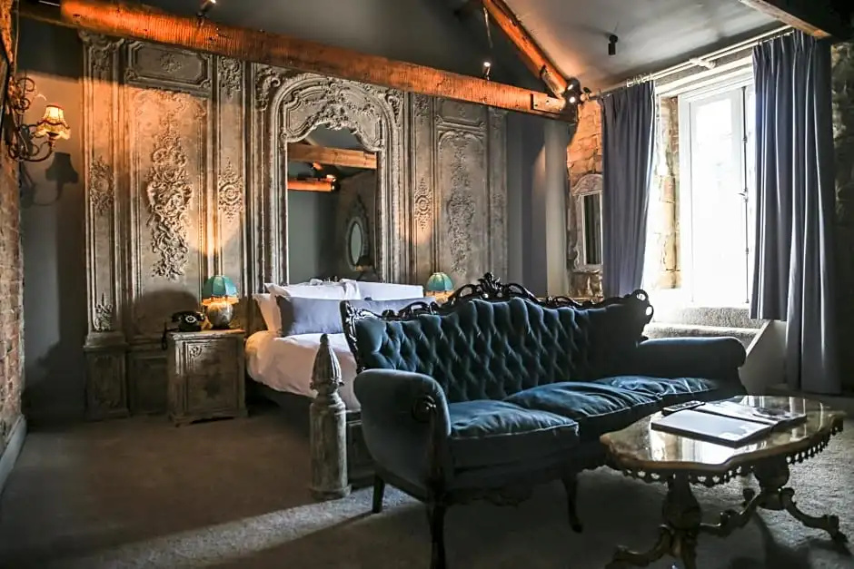 Deluxe Double room (full double bed)