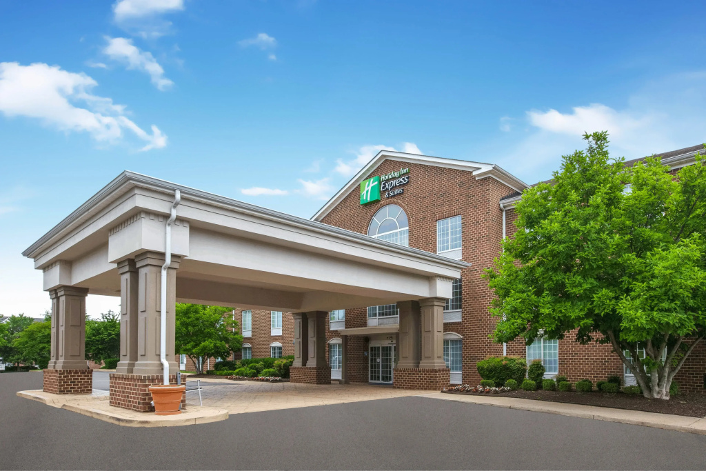 Holiday Inn Express Hotel & Suites Warrenton by IHG