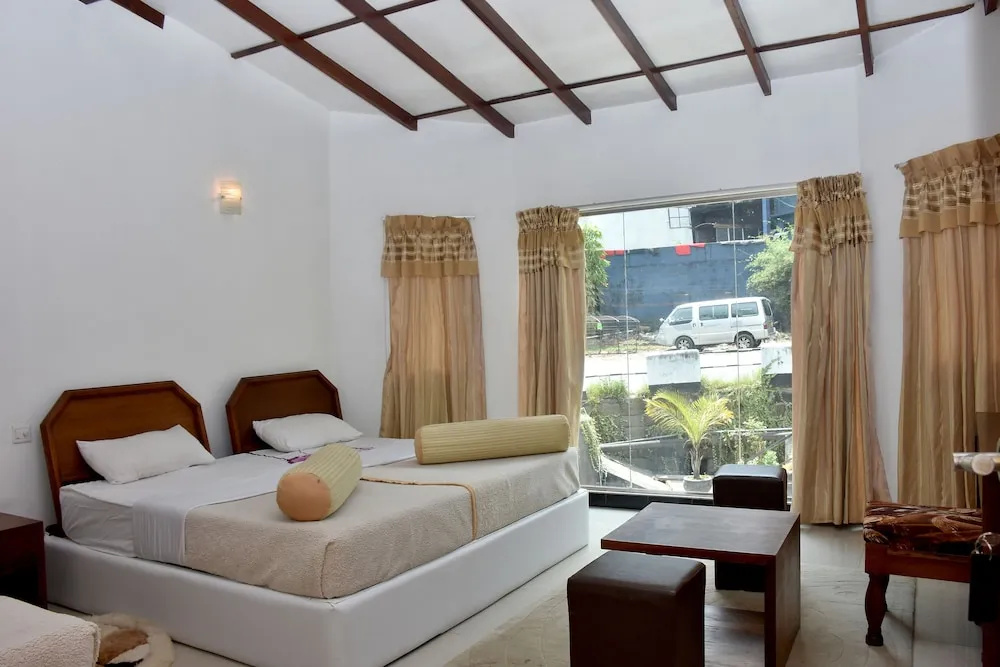 Deluxe Double room with land view (full double bed)