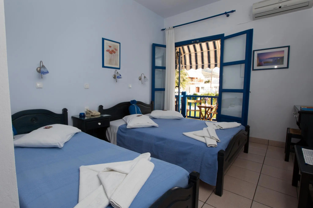 Double room (full double bed)