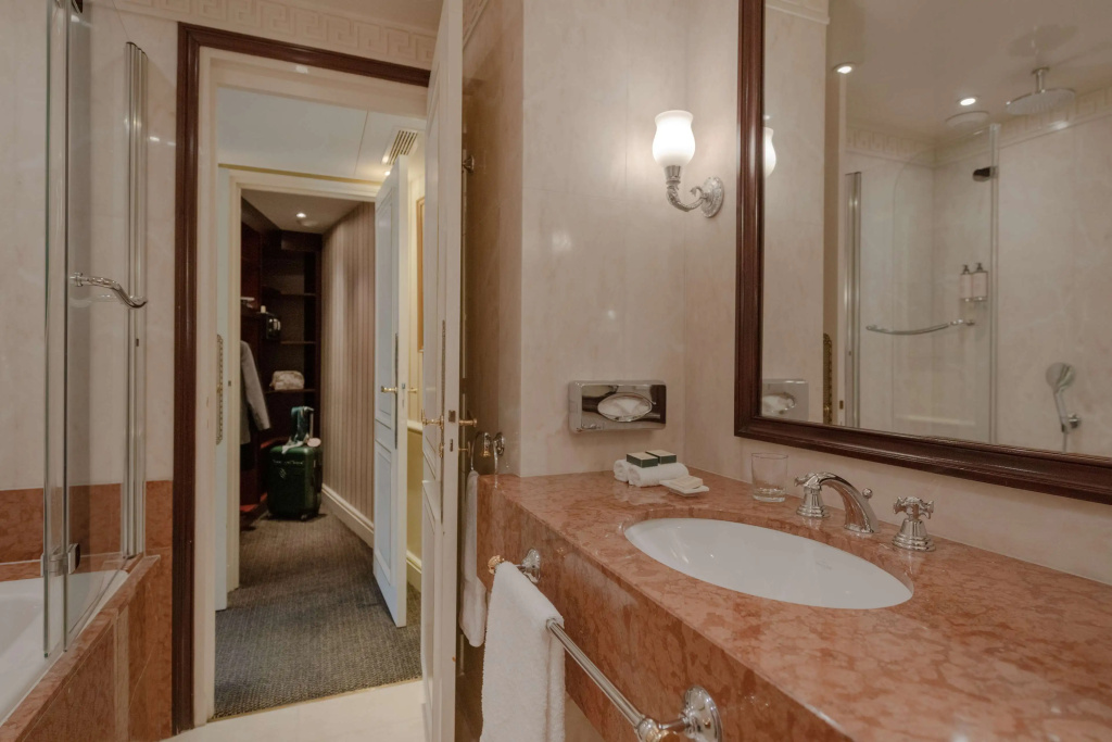 Napoleon Hotel 92