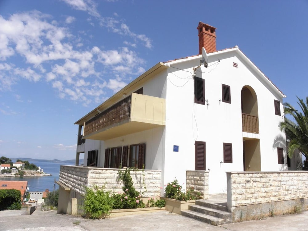 Apartments Dari