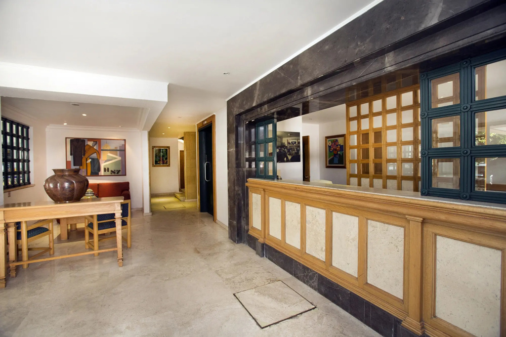 Lobby & Reception