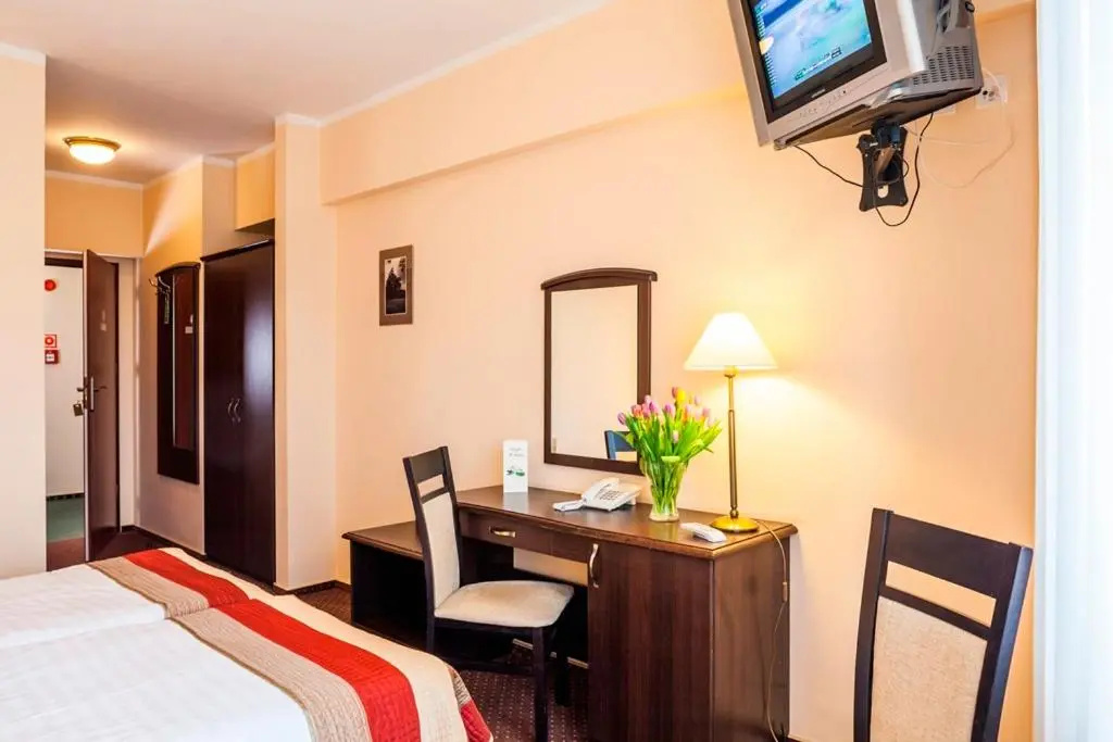 Standard Double room with lake view (twin beds)