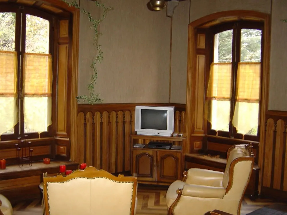 Voir la photo 2 — Beautiful Apartment in Saint-Prix with Swimming Pool