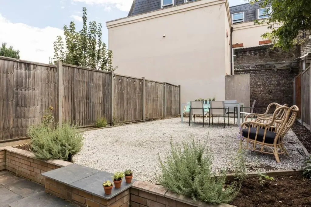 Amazing 4 Bed House wParking 2min walk to Station