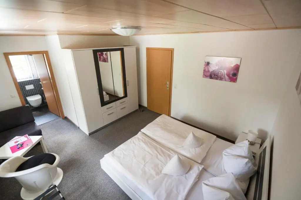 Café & Pension Am Brunnen - Chambres
