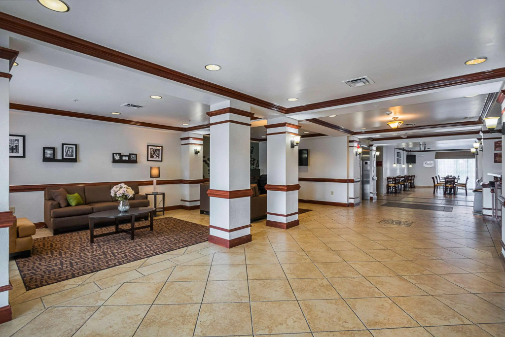 Lobby & Reception