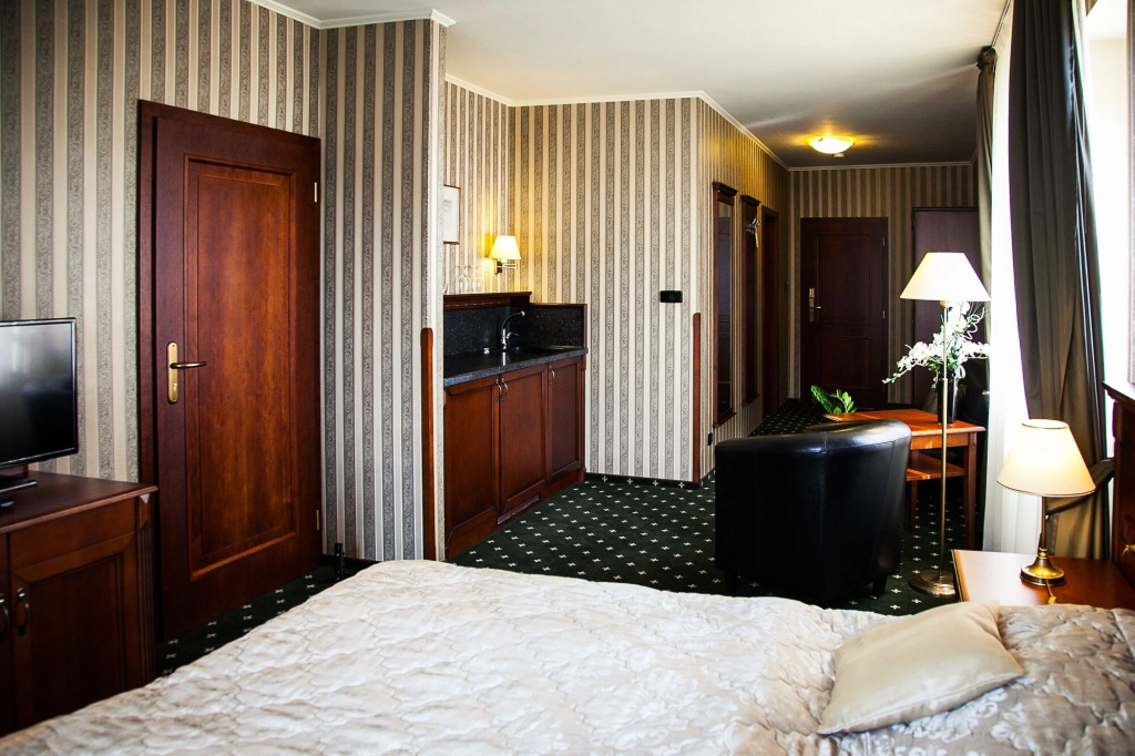 Lobby & Reception
