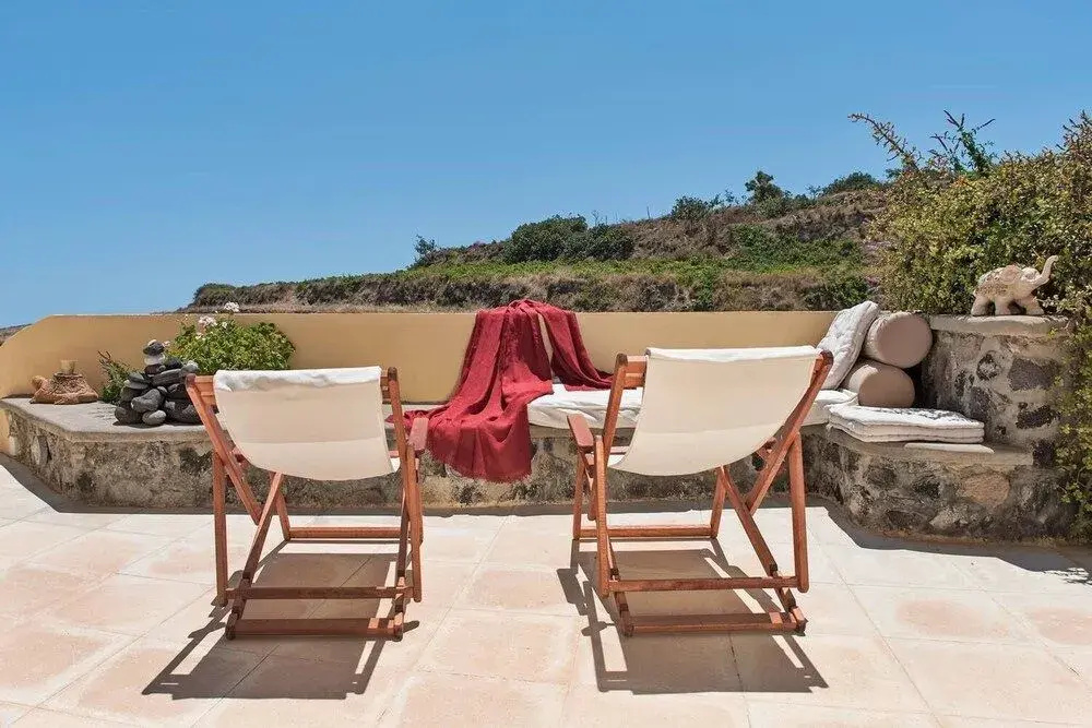 Real Santorini Cave House far From the Crowds