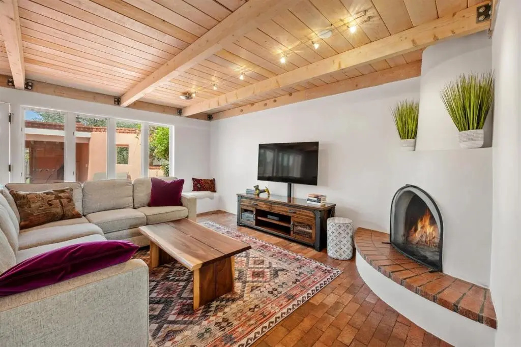 3 Bedrooms Cottage