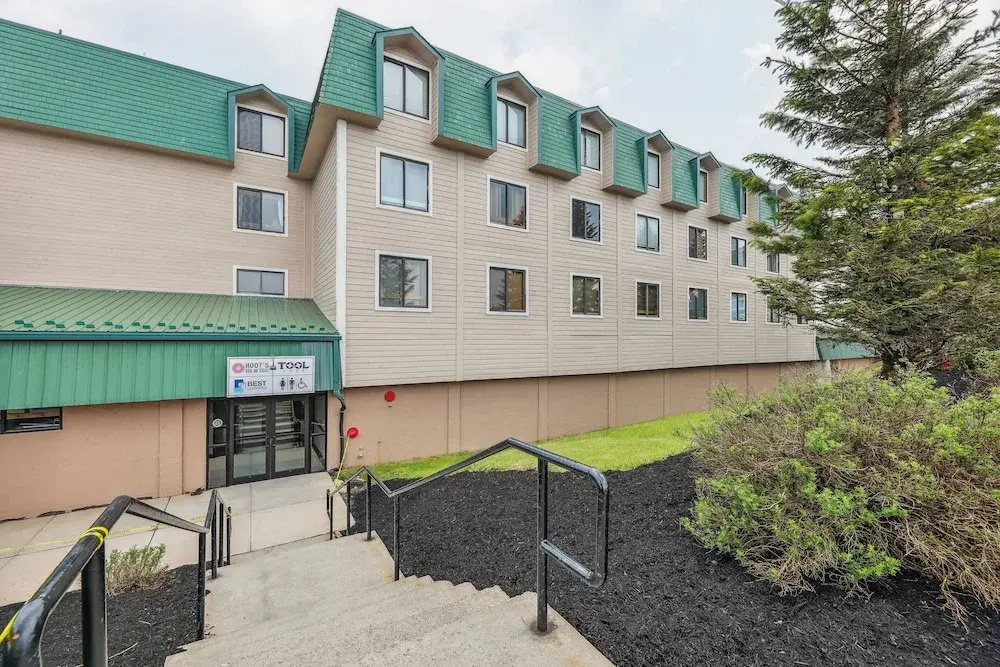 Cozy Snowshoe Condo Rental: Walk to Chair Lift!