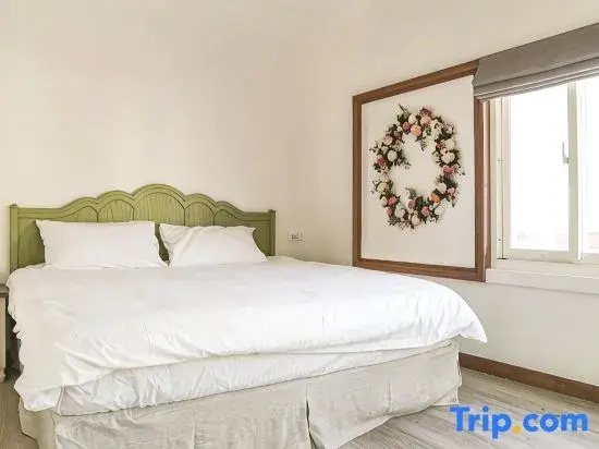 Deluxe Double room (full double bed)